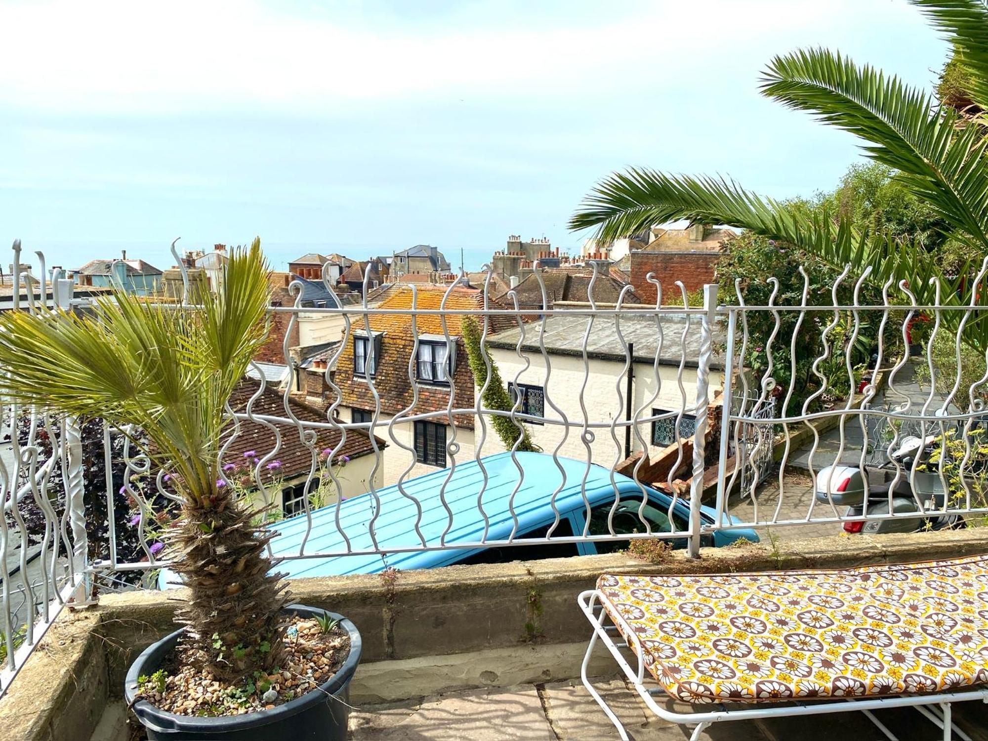 The Retro Retreat With Free Parking Apartment Hastings Ngoại thất bức ảnh